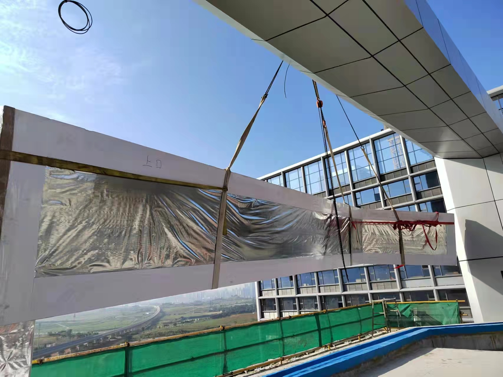 Acrylic swimming pool - installation LEYU حمام سباحة أكريليك - تركيب LEYU