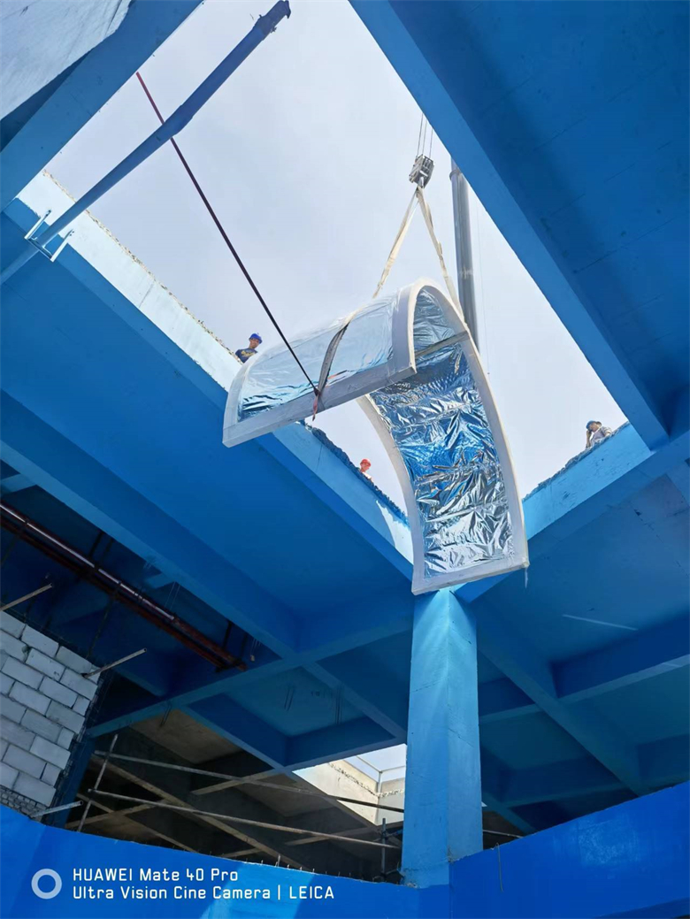 حافة حمام السباحة الأكريليكية الناعمة تعطي منظرًا مثاليًا - Leyu Acrylic Factory 